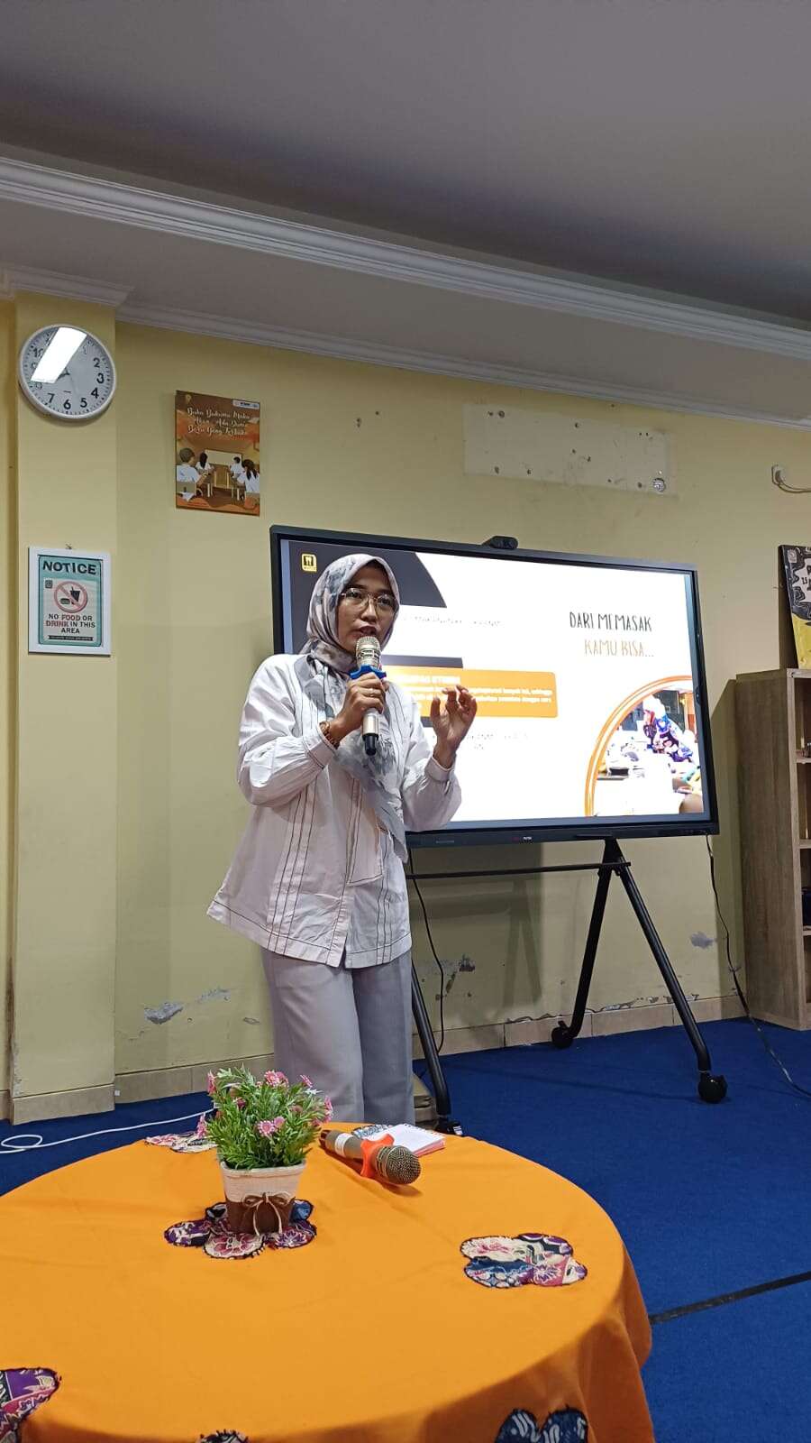 Kelas Entrepreneur SMA Dharma Karya UT